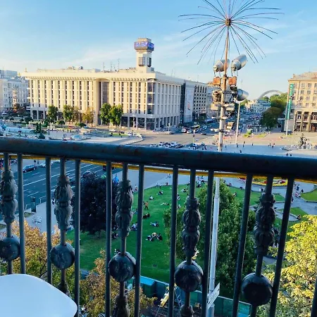 Amazing View Of Independence Square Апартаменти *